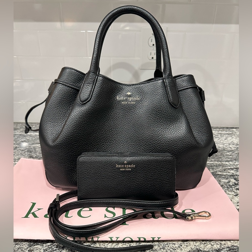 Kate spade
Dumpling Large
Satchel K8134 with matching Wallet